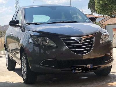 Usata Lancia Ypsilon 86 CV (63 kW) 2015 Grigio Utilitaria