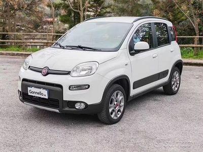 Usata Fiat Panda 4x4 S 86 CV (63 kW) 2016 Bianco Utilitaria