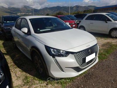 Usata Peugeot 208 Active 56 kW (77 CV) 2021 Bianco Utilitaria