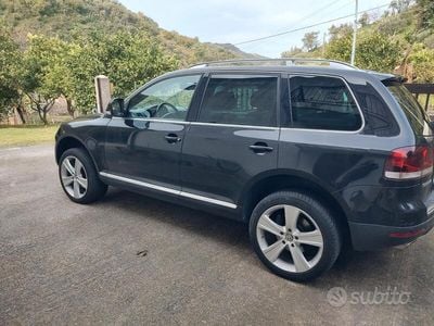 Usata VW Touareg 224 CV (164 kW) 2007 Nero SUV