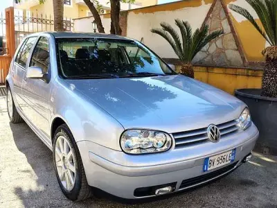 Usata VW Golf IV Highline 110 CV (80 kW) 2001 Berlina