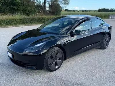 Usata Tesla Model 3 RWD 239 kW (325 CV) 2023 Nero Berlina