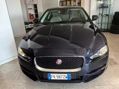 Usata Jaguar XE Prestige 179 CV (131 kW) 2017 Blu Berlina