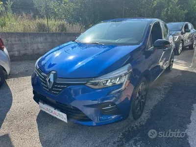 Usata Renault Clio V Techno 101 CV (74 kW) 2023 Bluazzurro Berlina