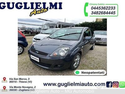 Usata Ford Fiesta Ghia 67 CV (49 kW) 2007 Grigio Berlina