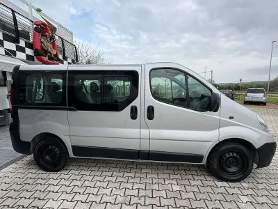 Usata Opel Vivaro 116 CV (85 kW) 2011 Argento Monovolume