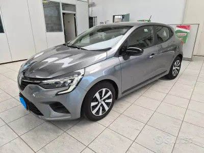 Usata Renault Clio V Techno 101 CV (74 kW) 2023 Grigio Berlina