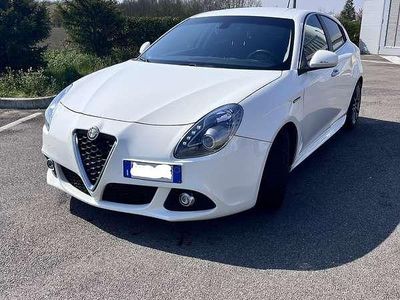 Usata Alfa Romeo Giulietta Distinctive 120 CV (88 kW) 2015 Bianco Utilitaria