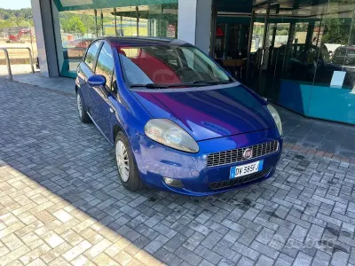 Usata Fiat Grande Punto 65 CV (47 kW) 2009 Bluazzurro Utilitaria
