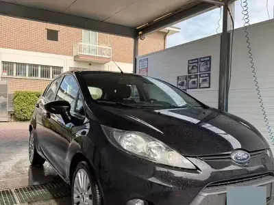 Usata Ford Fiesta 70 CV (51 kW) 2011 Nero Berlina