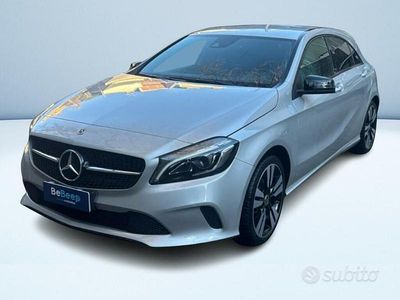 Usata Mercedes A180 109 CV (80 kW) 2017 Argento metallizzato Berlina