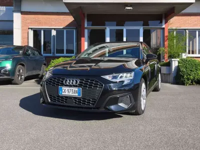 Usata Audi A3 Business 150 CV (110 kW) 2022 Nero brillante Berlina