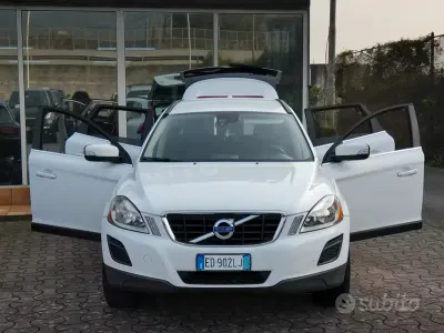 Usata Volvo XC60 Kinetic 175 CV (128 kW) 2010 Bianco SUV