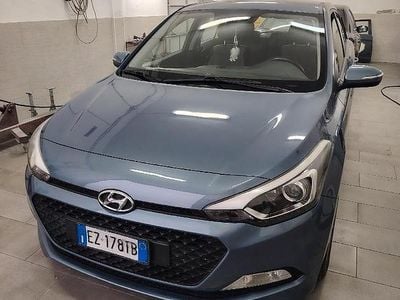 Usata Hyundai i20 Style 75 CV (55 kW) 2015 Grigio Utilitaria