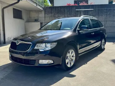 Usata Skoda Superb Elegance 140 CV (102 kW) 2013 Nero Station wagon