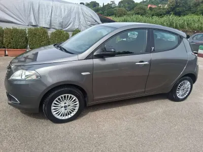 Usata Lancia Ypsilon Gold 69 CV (50 kW) 2014 Grigio Utilitaria