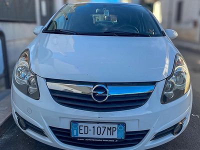 Usata Opel Corsa 65 CV (47 kW) 2010 Bianco Utilitaria