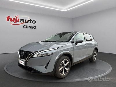 Begagnad Nissan Qashqai N-Connecta 158 HK (116 kW) 2023 Grå SUV