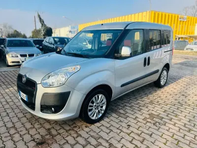 Usado Fiat Doblò Emotion 90 HP (66 kW) 2010 Cinzento Monovolume