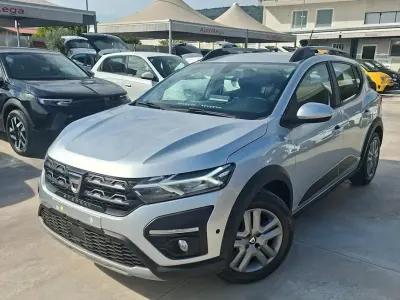 Usata Dacia Sandero Stepway 101 CV (74 kW) 2021 Argento Berlina