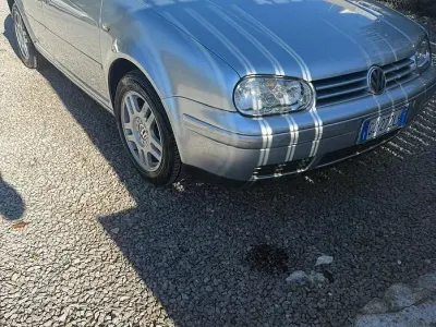 Usata VW Golf IV 101 CV (74 kW) 2004 Argento Berlina