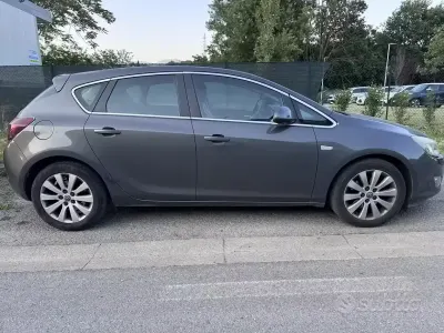 Usata Opel Astra 125 CV (91 kW) 2010 Grigio Utilitaria
