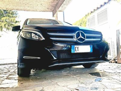 Usata Mercedes B200 136 CV (100 kW) 2015 Nero Monovolume