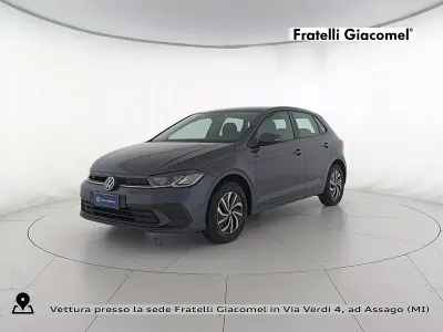 Usata VW Polo Life 80 CV (58 kW) 2024 5w smoky grey metallizzato Utilitaria