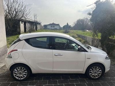Usata Lancia Ypsilon Gold 69 CV (50 kW) 2014 Utilitaria