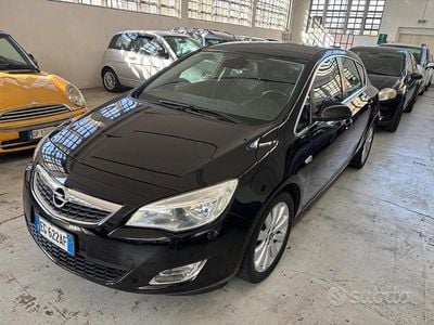 Usata Opel Astra Cosmo 140 CV (102 kW) 2011 Nero Berlina