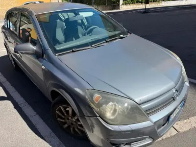 Usata Opel Astra Enjoy 140 CV (102 kW) 2008 Argento Berlina