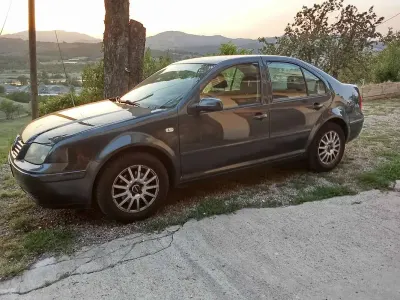 Usata VW Bora Trendline 116 CV (85 kW) 2021 Grigio Berlina