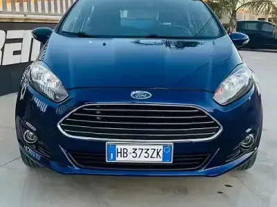 Usata Ford Fiesta 75 CV (55 kW) 2014 Blu Utilitaria
