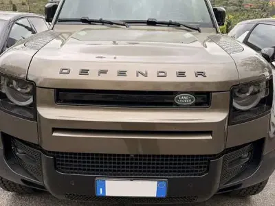 Usata Land Rover Defender SE 249 CV (183 kW) 2023 Bronzo SUV