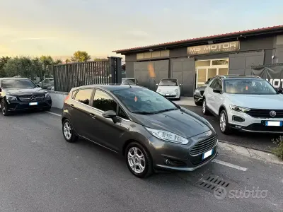 Usata Ford Fiesta 75 CV (55 kW) 2016 Grigio Utilitaria