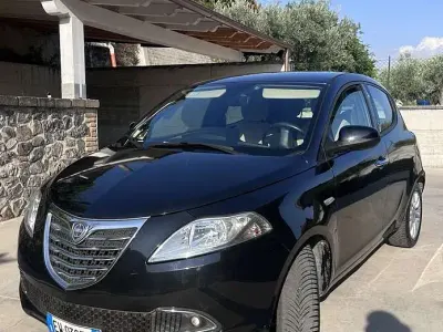 Usata Lancia Ypsilon Gold 95 CV (69 kW) 2014 Utilitaria