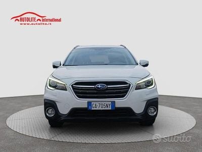 Usata Subaru Outback Premium 175 CV (128 kW) 2020 Bianco Station wagon