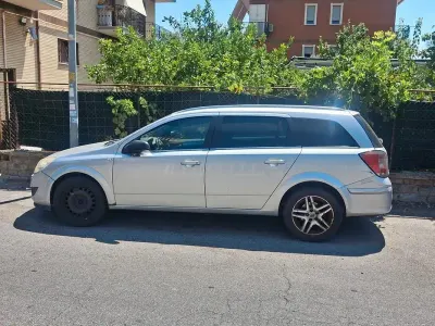 Usata Opel Astra 110 CV (80 kW) 2009 Grigio Station wagon