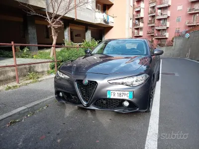 Usata Alfa Romeo Giulia 180 CV (132 kW) 2018 Grigio Berlina