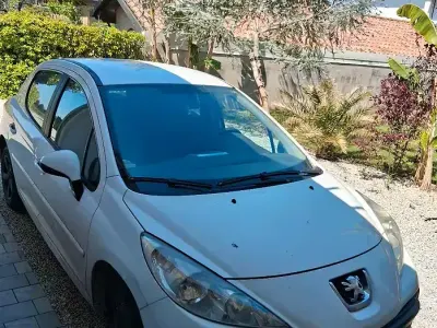 Usata Peugeot 207 68 CV (50 kW) 2011 Bianco Berlina