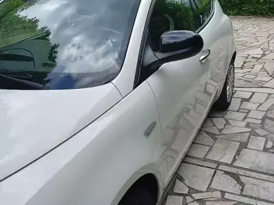Usata Lancia Ypsilon 95 CV (69 kW) 2017 Bianco Utilitaria