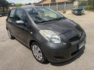 Usata Toyota Yaris Sol 90 CV (66 kW) 2009 Grigio Utilitaria