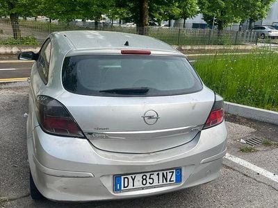Occasion Opel Astra GTC 101 ch (74 kW) 2006 Gris Berline