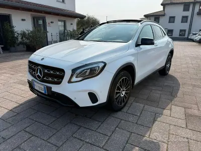 Begagnad Mercedes GLA180 122 HK (89 kW) 2019 Grå SUV