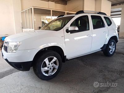 Usata Dacia Duster Lauréate 110 CV (80 kW) 2012 Bianco SUV