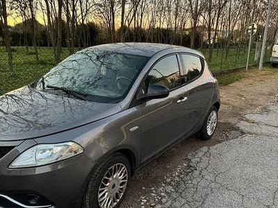 Usata Lancia Ypsilon Gold 95 CV (69 kW) 2016 Grigio Utilitaria