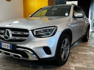 Usata Mercedes GLC220 194 CV (142 kW) 2019 Argento SUV