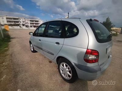 Usata Renault Scénic 102 CV (75 kW) 2001 Grigio Monovolume