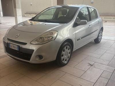 Usata Renault Clio II Dynamique 74 CV (54 kW) 2010 Grigio Berlina