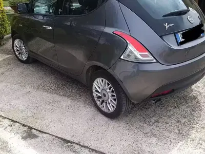 Usata Lancia Ypsilon Gold 69 CV (50 kW) 2015 Utilitaria